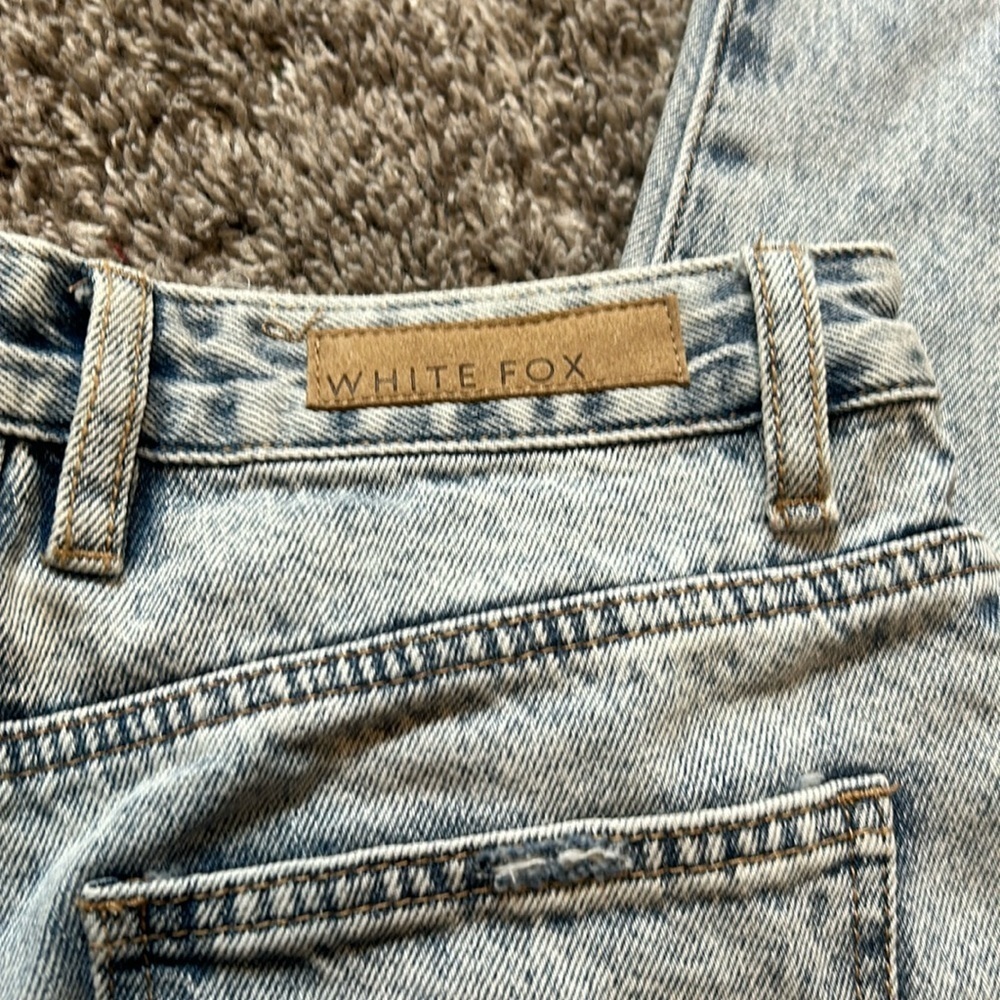 White Fox Boutique  Like Duh! Boyfriend Jean WASHED BLUE DENIM  Size Small - Picture 3 of 6
